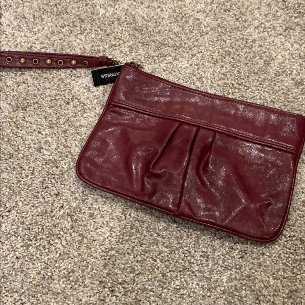 Express wristlet purse